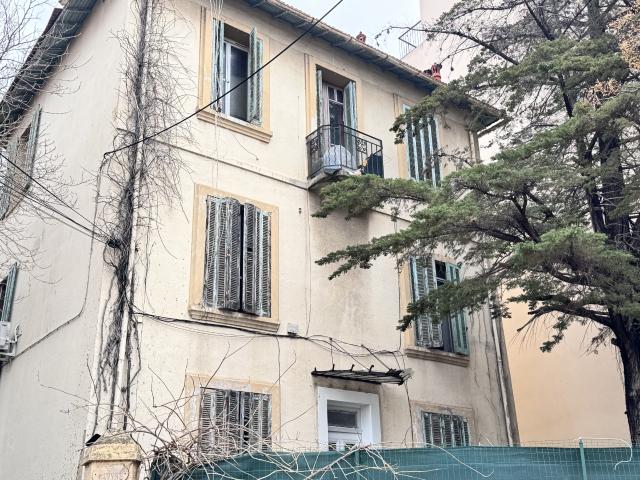 CLARET IMMEUBLE DE RAPPORT 4 APPARTEMENTS GARAGE CAVES