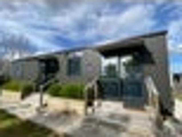 Clarks Beach, 1 bedroom, $450 pw