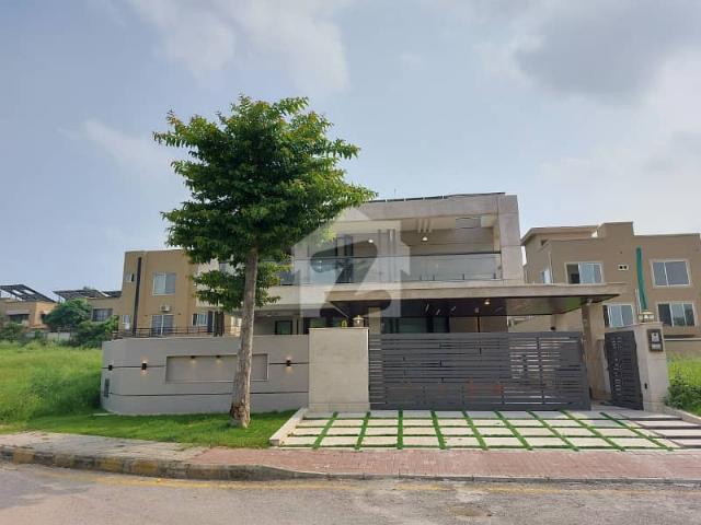 Classic Design House For Sale In DHA 1 Sector F