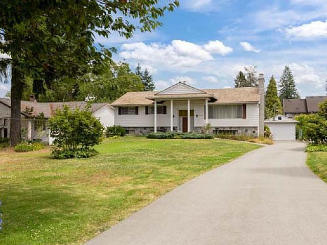 Classic Home Perfect For Your Renovation!