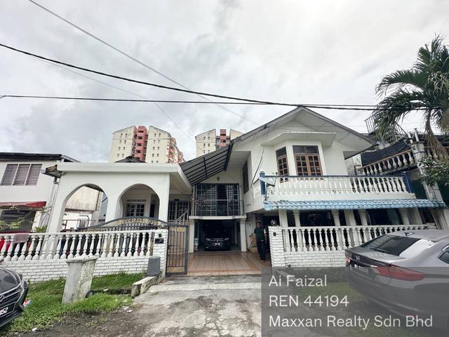 Classic look Bungalow Lot House in Ampang Campuran