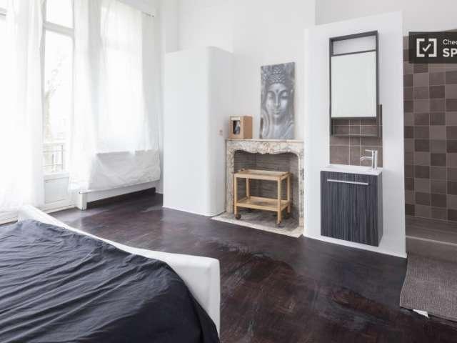 Room in a shared 4 bedroom flat for rent in Brussels