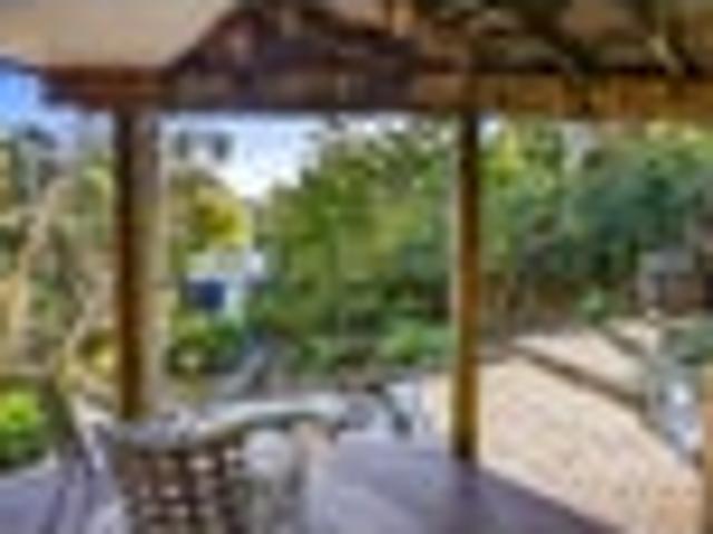 CLASSY, GORGEOUS FAMILY LIVING IN TITIRANGI!