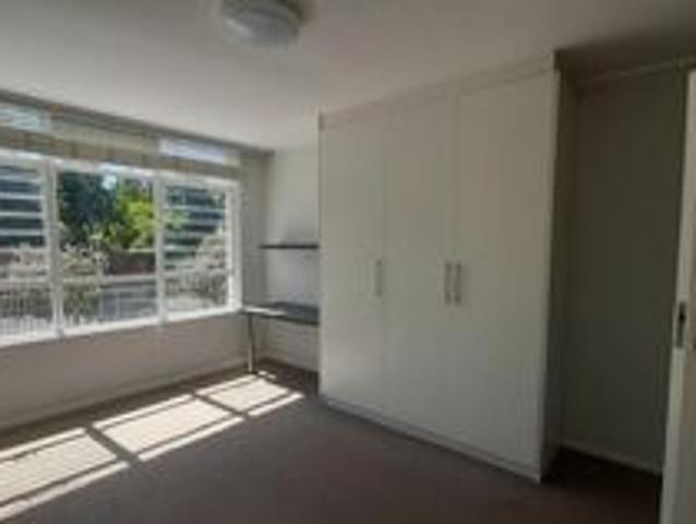 Clean 1 Apartment rented in Wynberg Upper