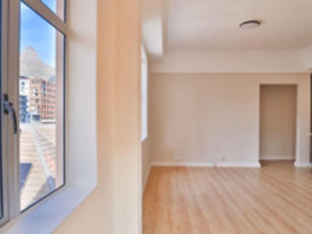 Clean 2 Bedroom Apartment in Pallmall Sea Point for rent
