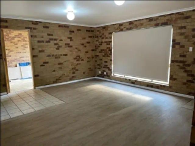 Clean, Tidy & Comfortable Living in a Prime Location!