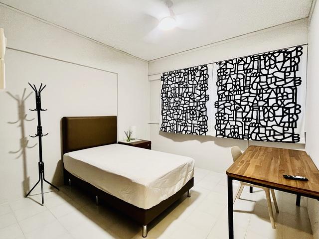 Tampines MRT: 1 Pax Male Clean and Spacious Common Room