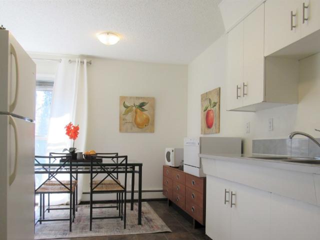Clean, bright & super spacious upstairs 3 bdrm! with balcony apt in 4plex near Whyte Ave and U of A in quiet Queen Alexandra!