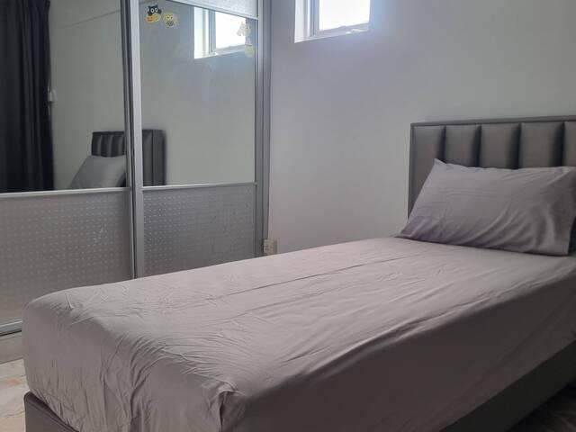 Clean cosy spacious quiet airy, Common room at Tampines  for female only