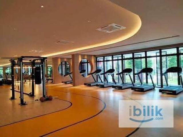 Clean & Cozy Co Living Medium Room for Female | Near to MRT/LRT Maluri | Fully Furnished