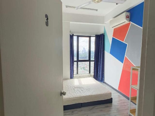 Clean medium room@D'SANDS RESIDENCE, Old Klang Rd | 5min walk to KTM Petaling Station