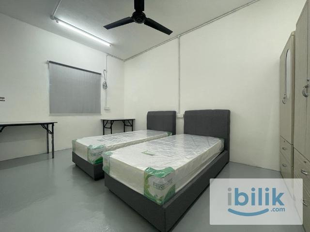 Clean Middle Room with aircond at Kota Permai, Bukit Mertajam, Seberang Perai Shop Lot Unit