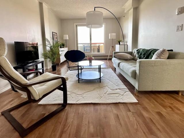 Clean, Spacious Furnished 2BR/2BA by UofC, Med School & Hospitals. Move‑In Ready