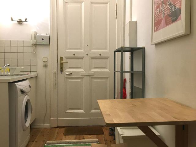 Clean Studio in Popular Neukölln, Berlin Amsterdam Apartments for Rent