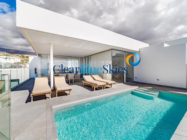 Clear Blue Skies se complace en ofrecer esta villa de tres d. 147m² Adeje