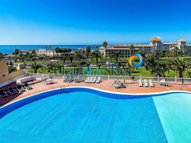 Clear Blue Skies se complace en ofrecer esta casa de tres ha. 160m² Adeje