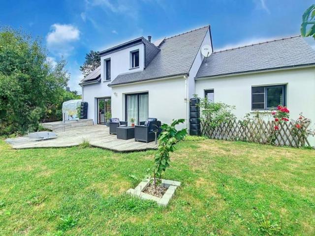CLÉGUER: Contemporaine sur 900 m² de terrain