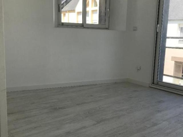 CLÉGUÉREC: appartement 2 pièces en location