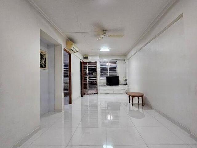 Clementi Avenue 2 Shopping Centre Clementi, HDB 3 Rooms