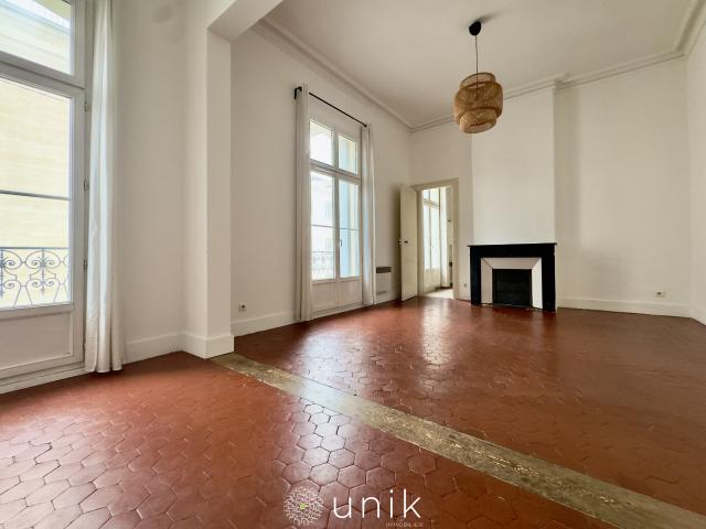 Clemenceau Rondelet / F4 Haussmanien libre tout de suite