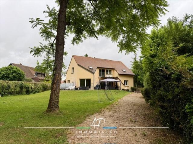 CLENAY Maison sur sous sol de 183M3