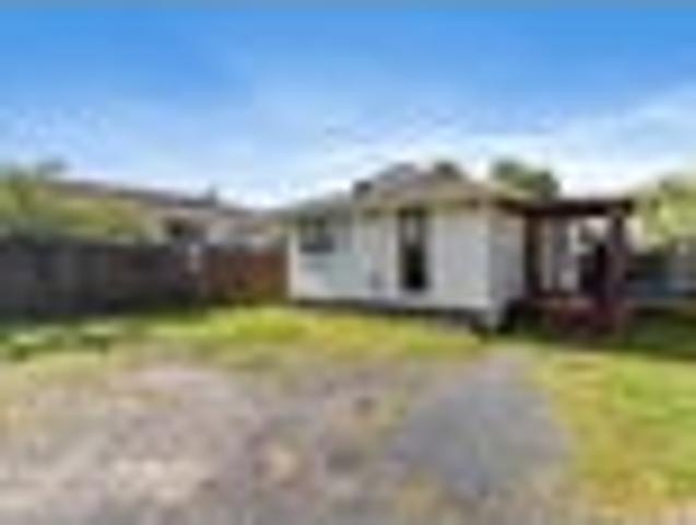 Clendon Park, 3 bedrooms, $620 pw