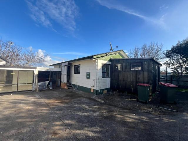 clendon park, 3 bedrooms