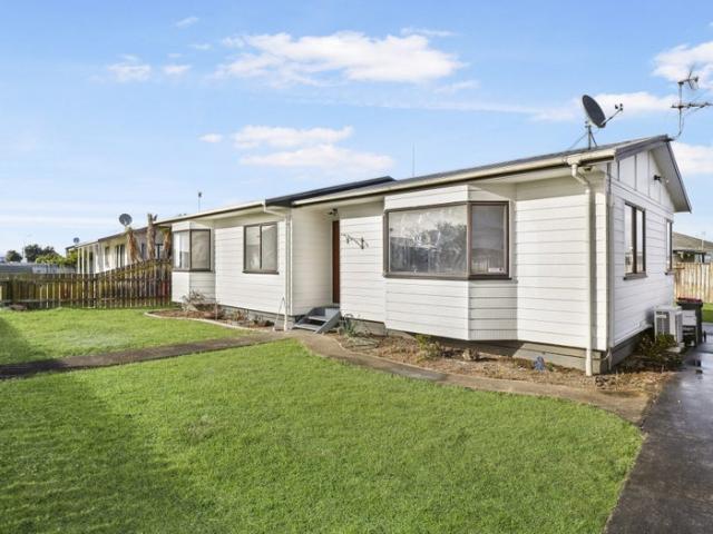 clendon park, 3 bedrooms