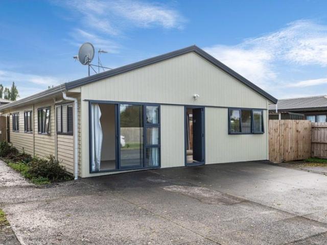 clendon park, 2 bedrooms