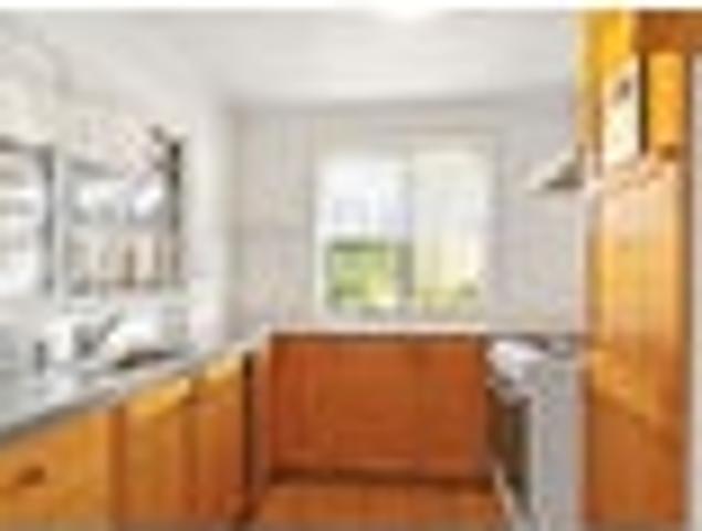Clendon Park, 5 bedrooms, $1000 pw