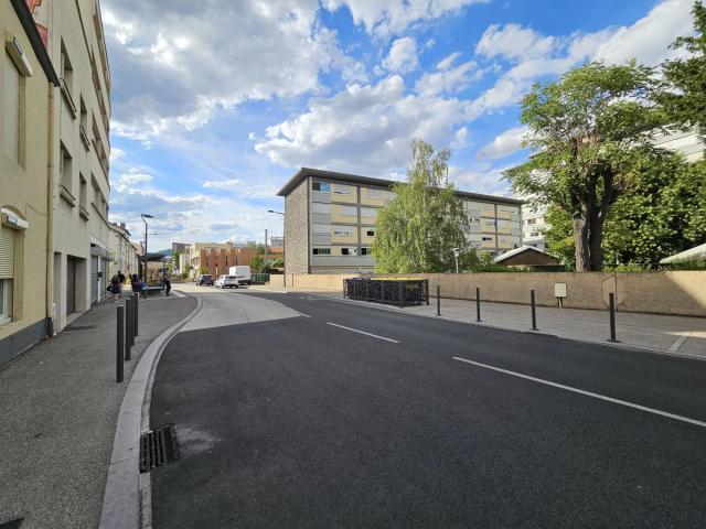 Clermont FD / Oradou Garage à Louer