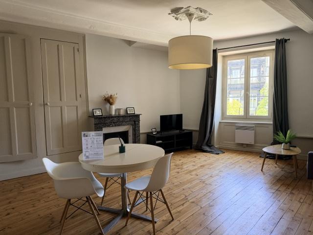 Clermont Ferrand ballainvilliers, T2 bis de 56.23,m2, loué en airbnb, rapport de 10% actuel, vendu vide de lo