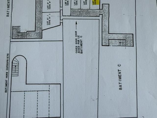 Clermont Ferrand cave de 7 m2 à vendre en hyper centre de 7 m2 avec hauteur 2000€ FAI