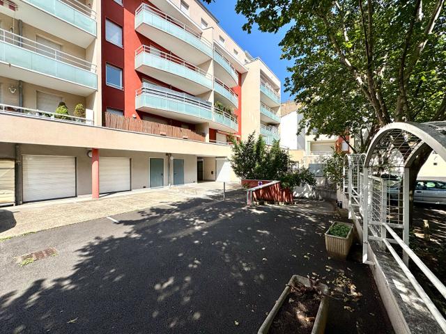 CLERMONT FERRAND / Hyper centre F2 à louer de 53 M2 avec balcon et garage !