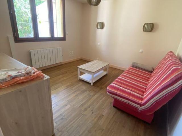 CLERMONT FERRAND LA GLACIERE. Appartement T2 meublé avec jardin et garage
