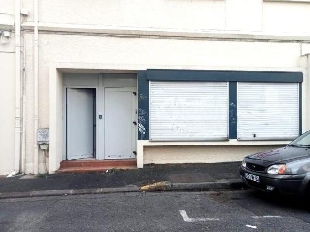 CLERMONT FERRAND Local tertiaire Boxs de stockage 310m² Clermont Ferrand
