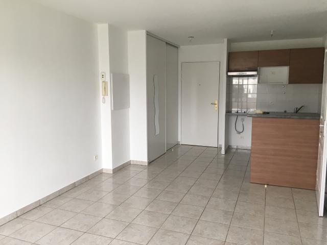 Clermont ferrand résidence moderne sécurisée avec piscine T2 loué de 41 m2 avec parking en sous sol 96000€ FA