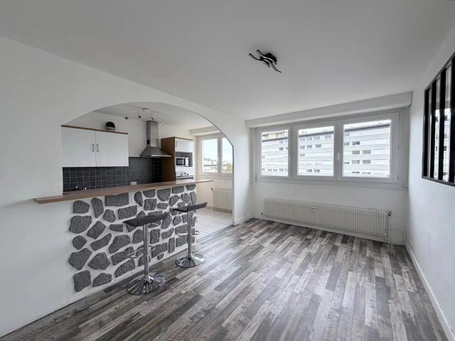 CLERMONT FERRAND: T2 de 44.5m², cave, dernier étage