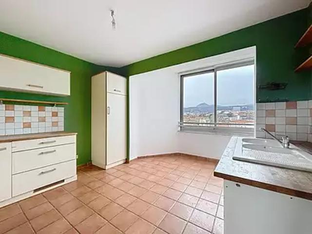 Clermont Ferrand 63000 Achat / Vente appartement 4 pièces t4 au dernier étage cave