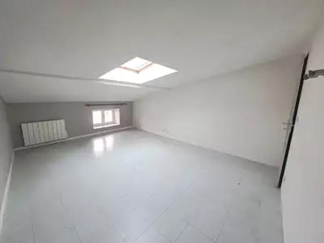 Clermont Ferrand 63000 Location appartement 1 pièce t1 au dernier étage