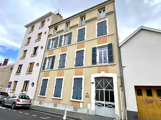 Clermont Ferrand 63000 Location appartement 1 pièce t1 au dernier étage