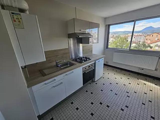 Clermont Ferrand 63000 Location appartement 2 pièces t2 au dernier étage cave