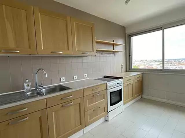 Clermont Ferrand 63000 Location appartement 3 pièces t3 au dernier étage piscine
