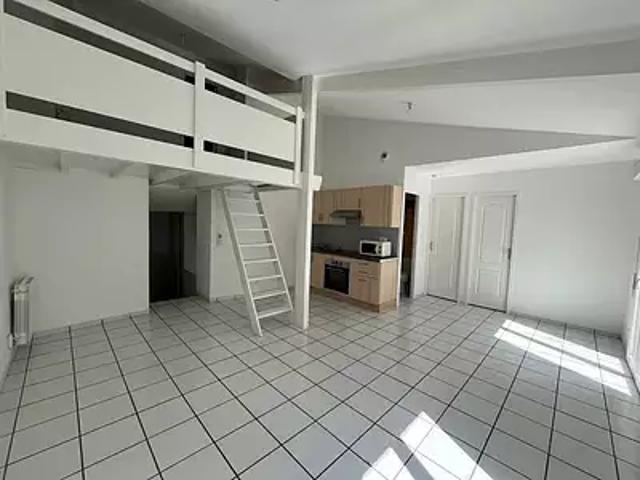 Clermont Ferrand 63000 Location appartement 3 pièces t3 au dernier étage terrasse