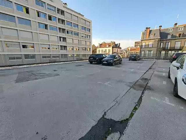 Clermont Ferrand 63000 Location parking