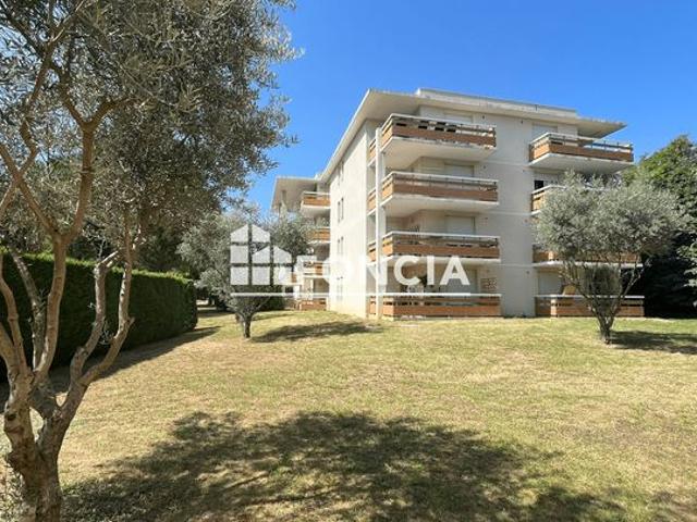 CLERMONT L’HÉRAULT, F2 avec terrasse et 2 emplacements de parkings