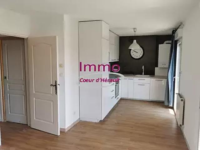 Clermont l'Hérault 34800 Location appartement 3 pièces t3 terrasse