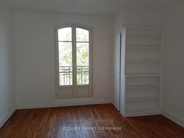 Clichy • 23.79 m • 900 CC € / Mois