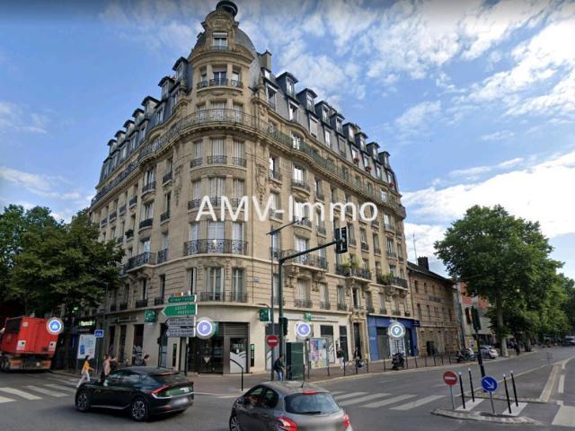 CLICHY appartement dans immeuble HAUSSMANNIEN