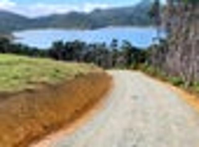 Cliff top with Breath taking Views: Make an Offer!